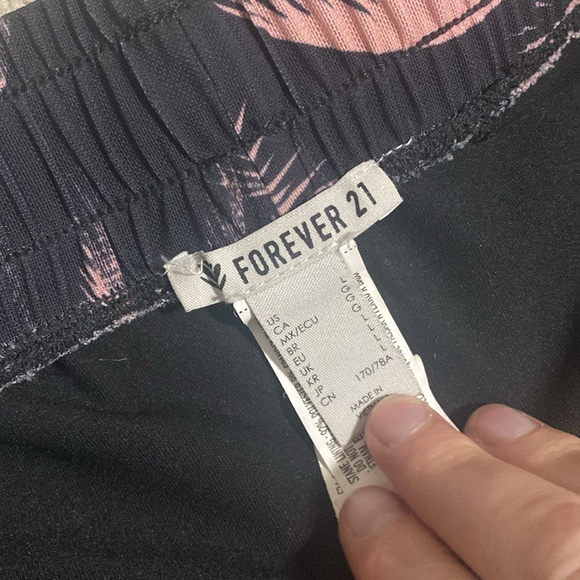 Forever 21 Short Shorts Black Pink Palm Trees Bike Shorts Built-In - Size L - Picture 2 of 4